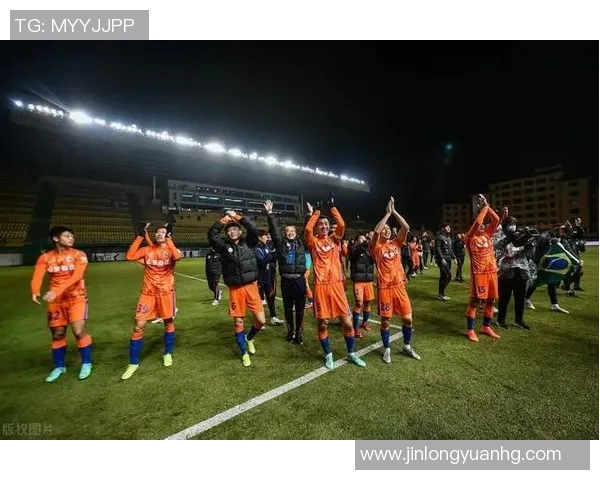 外援雨中坚持苦练展拼搏精神不惧艰难挑战用实际行动诠释职业态度